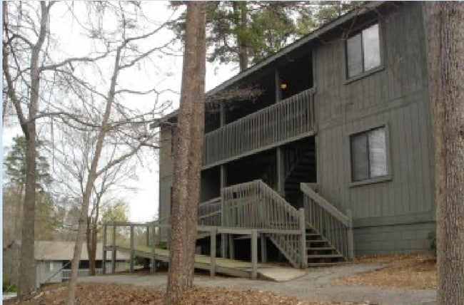 2 BEDROOM/ 2 BATH APARTMENT - 2 BEDROOM/ 2 BATH APARTMENT