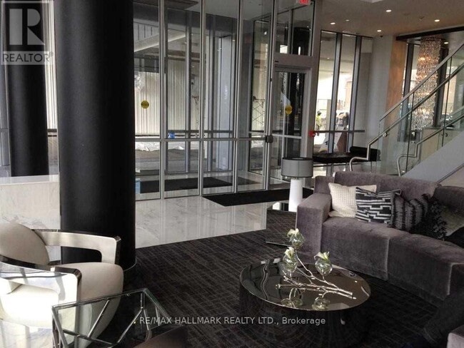 Building Photo - 9471 Yonge St