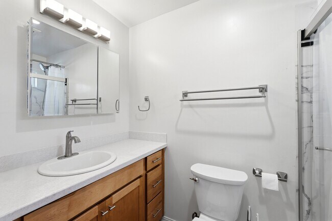 Building Photo - 7321 Kelvin Ave