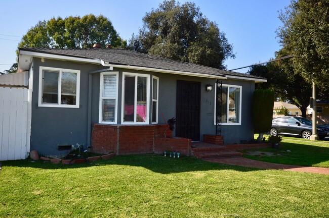 Building Photo - Santa Ana 2 Bedroom Home