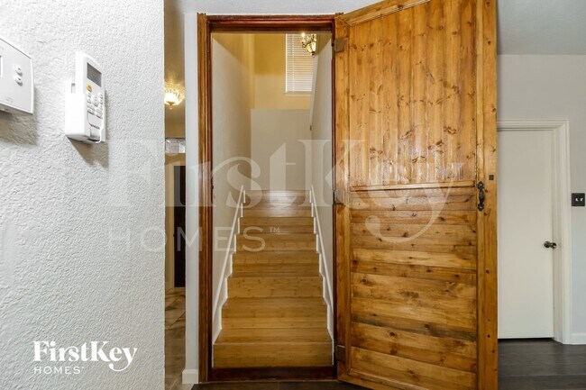 Foto del edificio - 1055 Waterview Dr