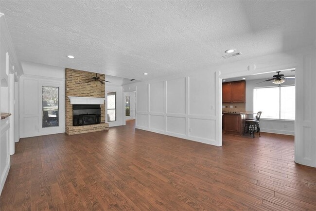Building Photo - 12114 Hawthorne Dr