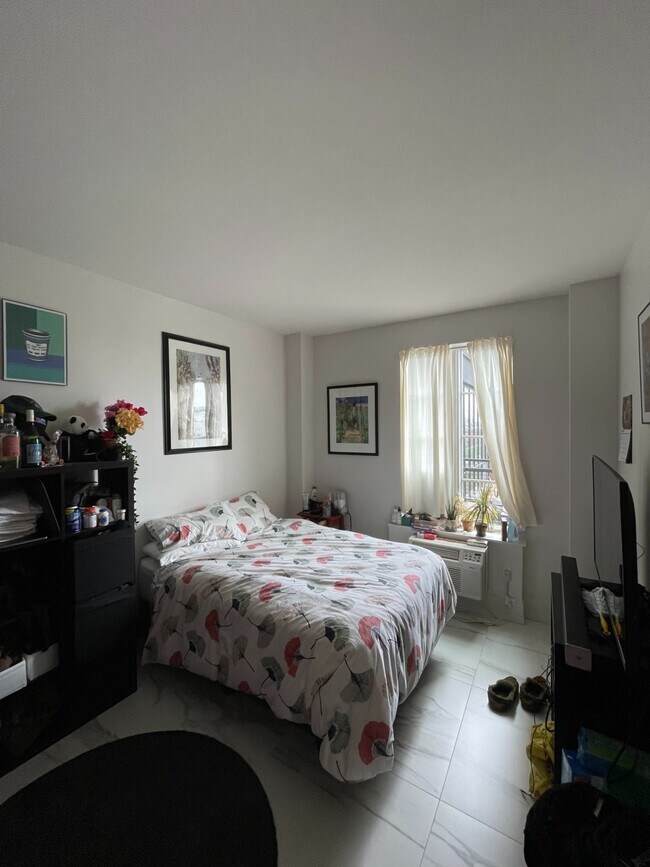 Foto del edificio - 987 Willoughby Ave