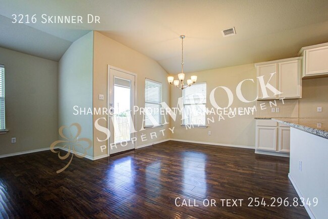 Foto del edificio - Four Bedroom Home in Park Meadows Subdivision