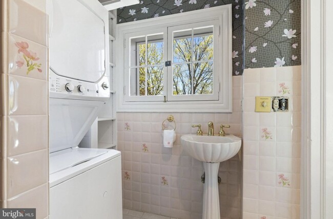 Primary bathroom with WD and steam shower - 121 W Cork St