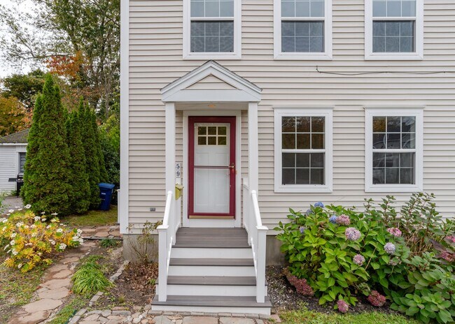 Building Photo - Charming 3BR/ 1.5BA South Portland Residence