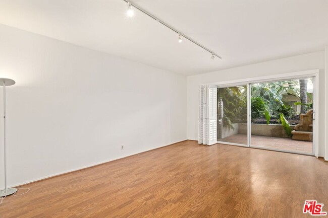 Foto del edificio - 1131 Alta Loma Rd