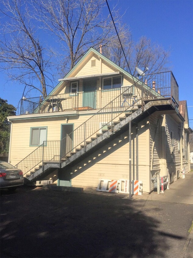 Primary Photo - 732 Chestnut St