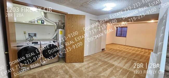 Building Photo - Central A/C and Updated 2 Bedroom Townhouse!