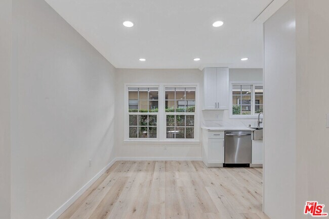 Foto del edificio - 853 S Bedford St