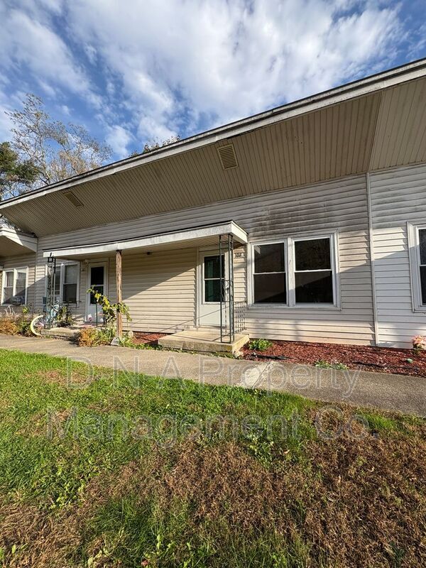 Building Photo - 114 Cabanna Ln