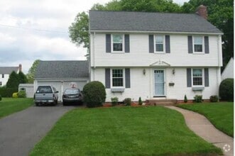 Building Photo - 90 Birchwood Rd