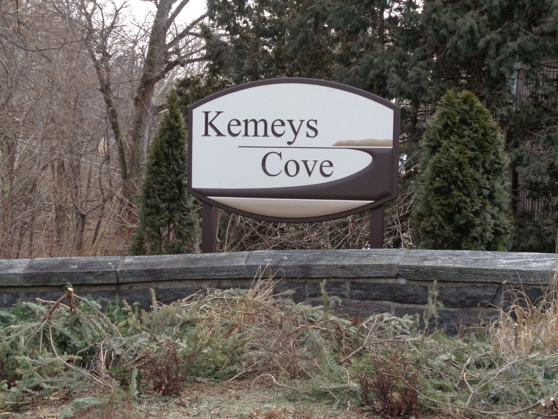 Kemeys Cove Condominium - 6 Revolutionary Rd
