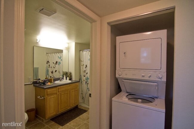 Building Photo - 2 br, 1 bath Apartment - 7350 Davie Road Ext