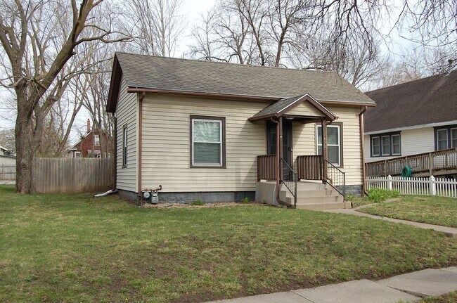 Foto del edificio - Cute & clean and close to campus!