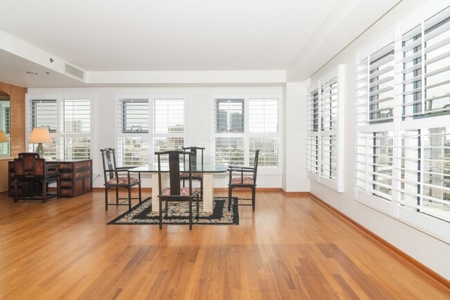 Foto del edificio - Spacious Condo in the Heart of Honolulu