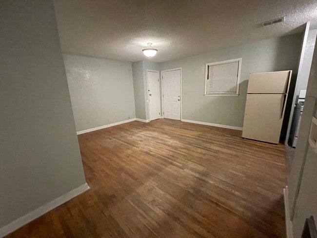 Building Photo - 404 E Madison St