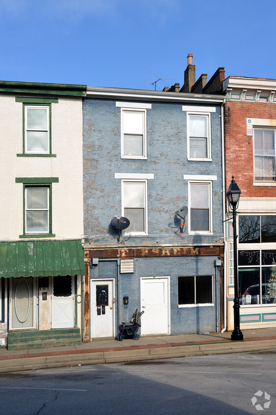 Building Photo - 12 Main St