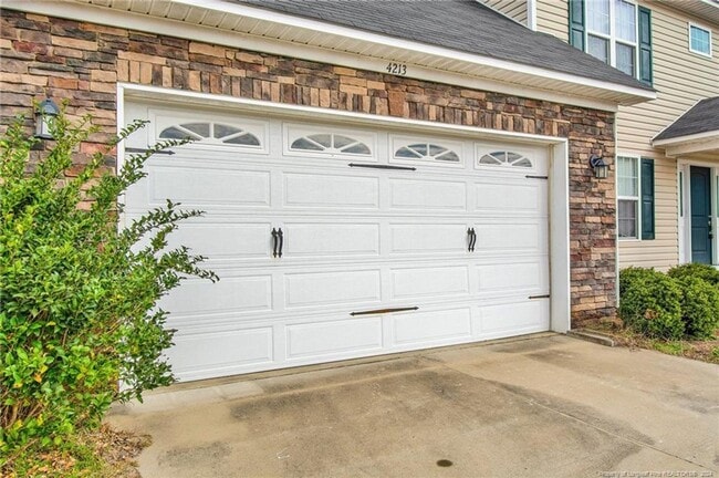 Building Photo - 4 Bedroom 2.5 Bathroom