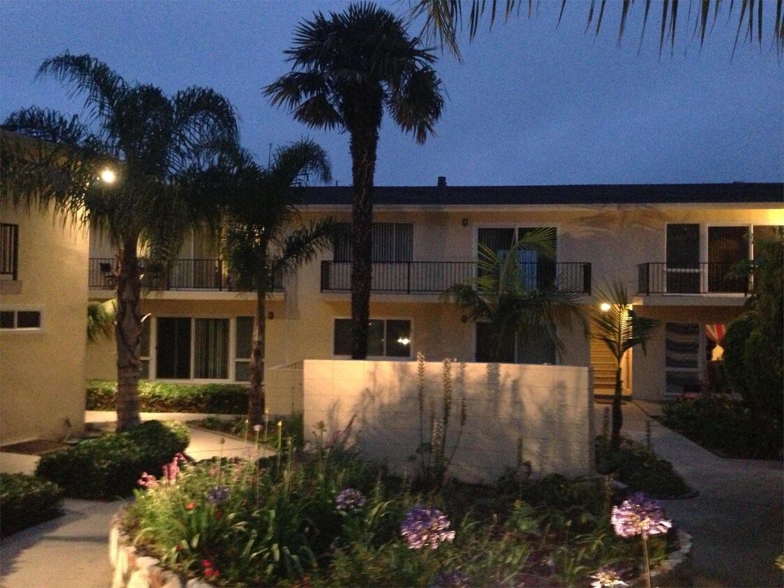 Primary Photo - 1021 Cliff Dr