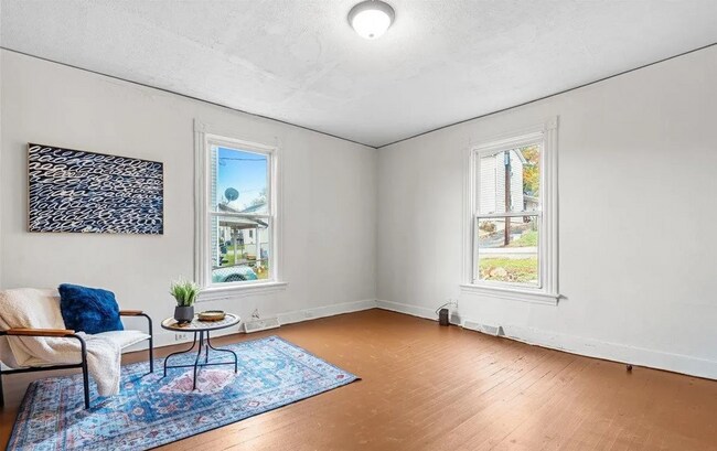 Building Photo - 1 Bedroom 1 Bath  Apartment Available to R...
