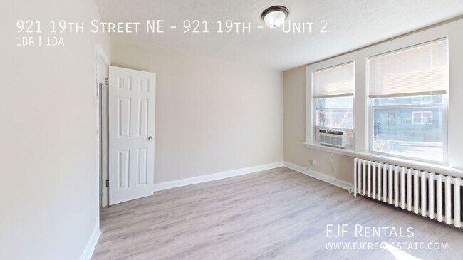 Building Photo - 921 19th St NE