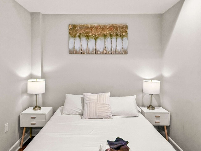 Building Photo - 606 S 2nd St