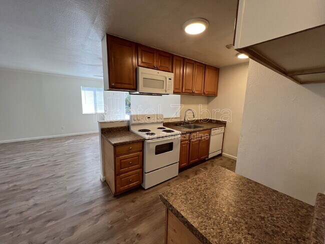 Foto del edificio - 2355 Heidi Pl