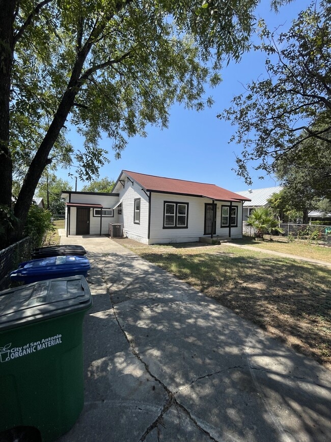 Foto del edificio - 3618 W Travis St