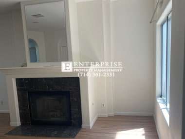 Building Photo - Spacious Townhome in Crown Villas Communit...