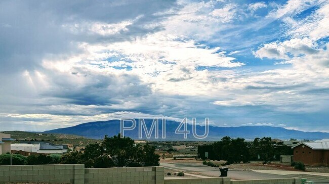 Foto del edificio - 2317 Garden Rd NE