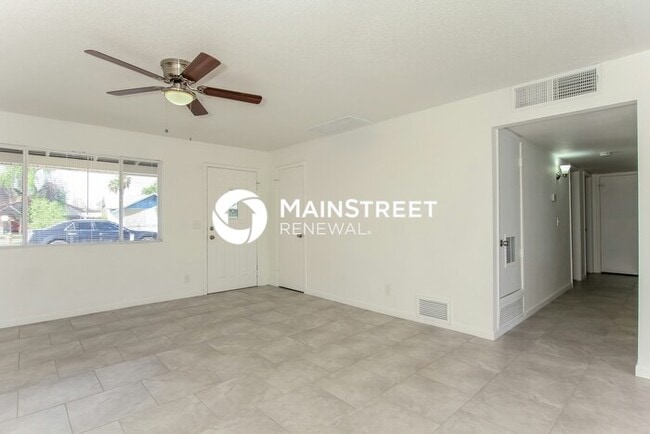 Building Photo - 4 Bedroom Pet-Friendly Home in PHOENIX, AZ with Main Street Renewal