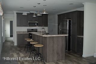 Foto del edificio - 1028 Oak Dr