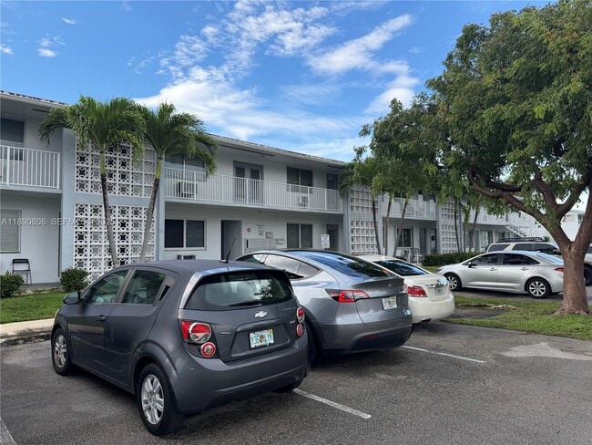 Building Photo - 2020 NE 51st Ct