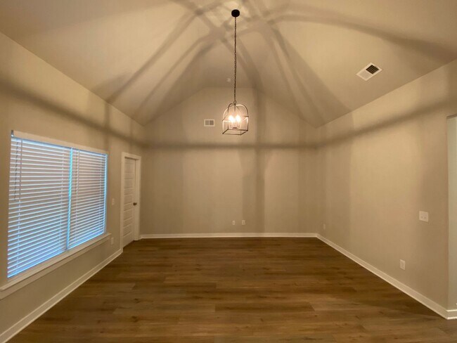 Foto del edificio - Home for Rent in Clanton, AL!!! View with 48 Hours Notice!