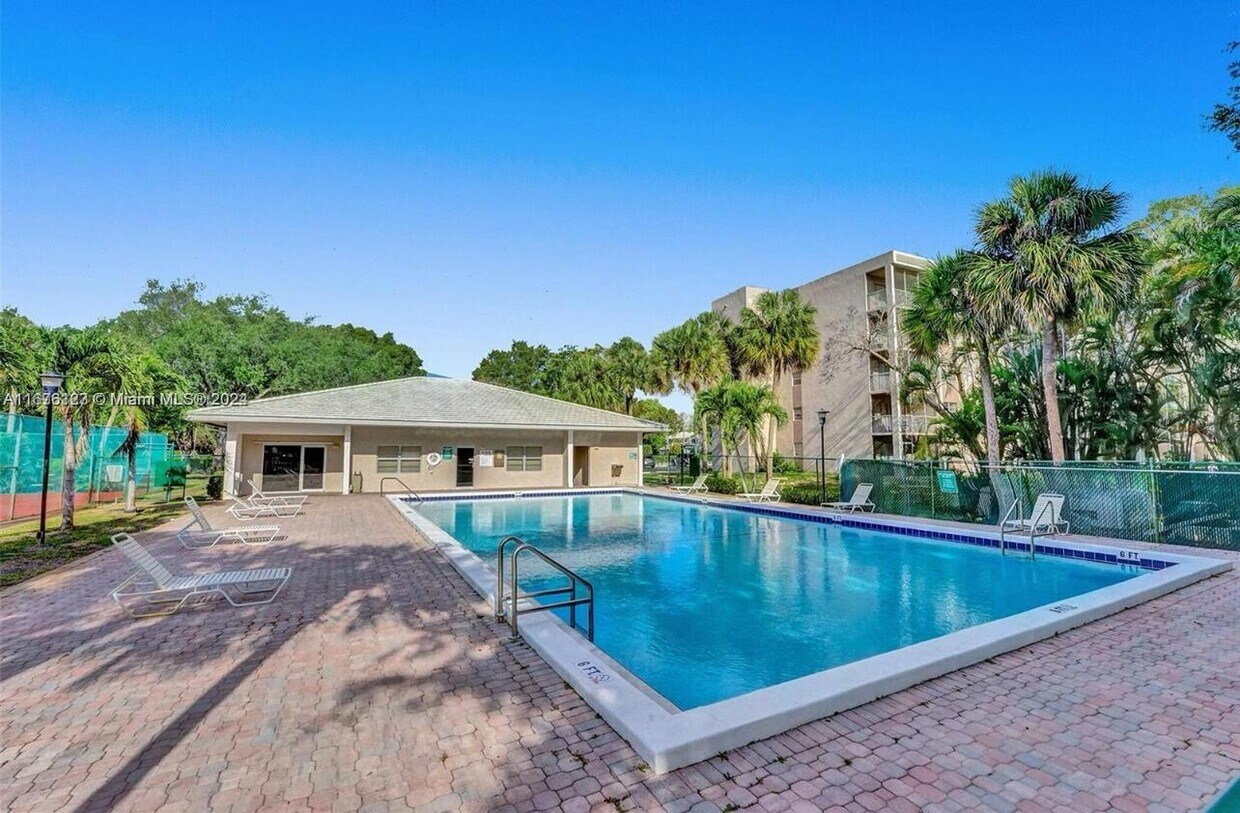 Foto principal - 1100 NW 87th Ave