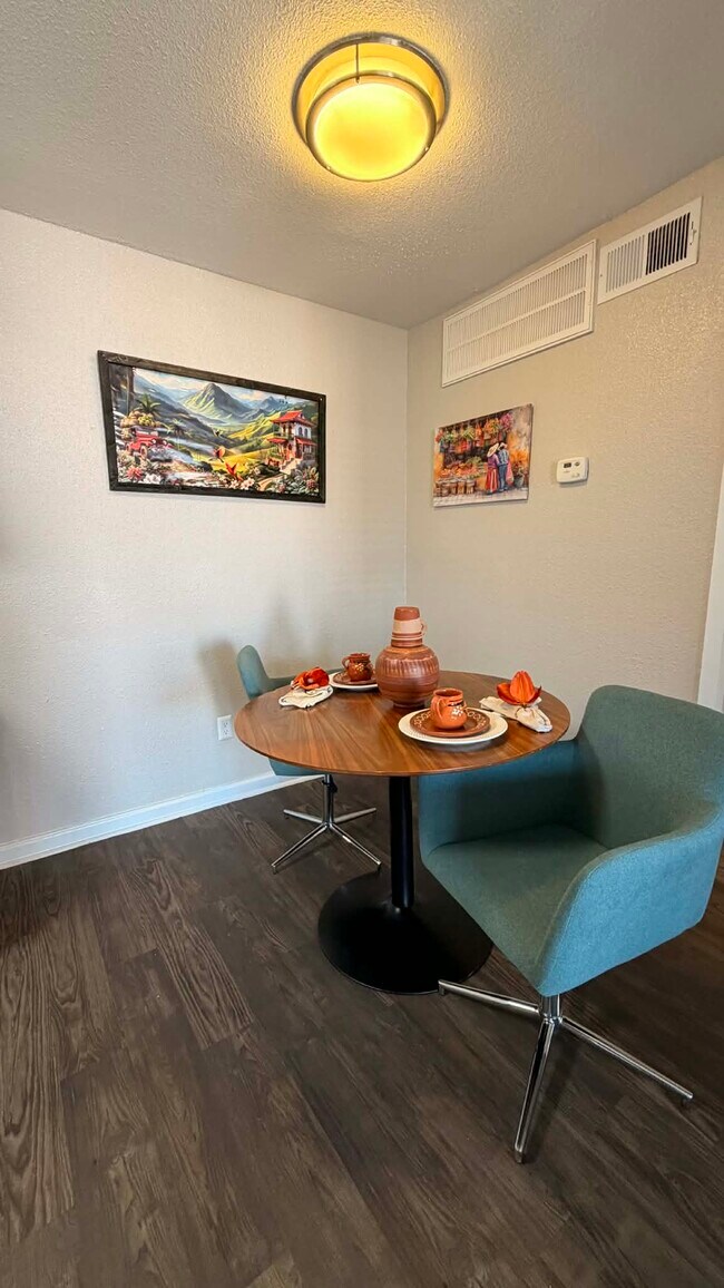 Comedor - Casa Colinas Apartments