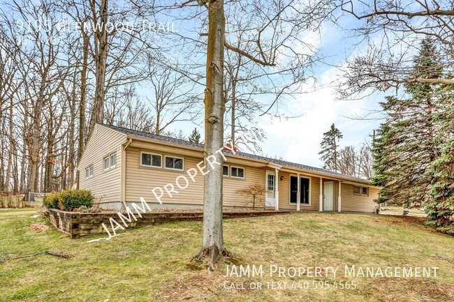 Building Photo - Gorgeous Single Family Home in Brecksville!