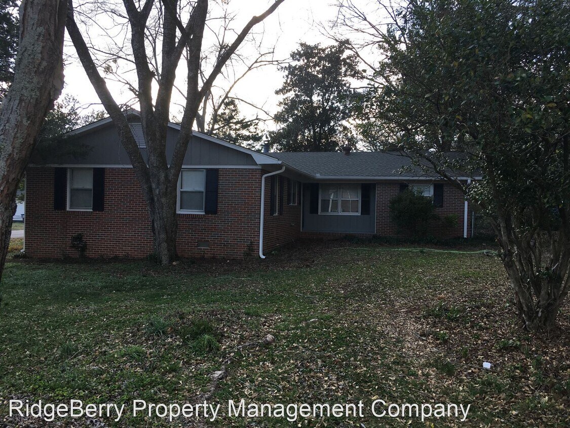 Primary Photo - 3 br, 2 bath House - 601 N College Drive