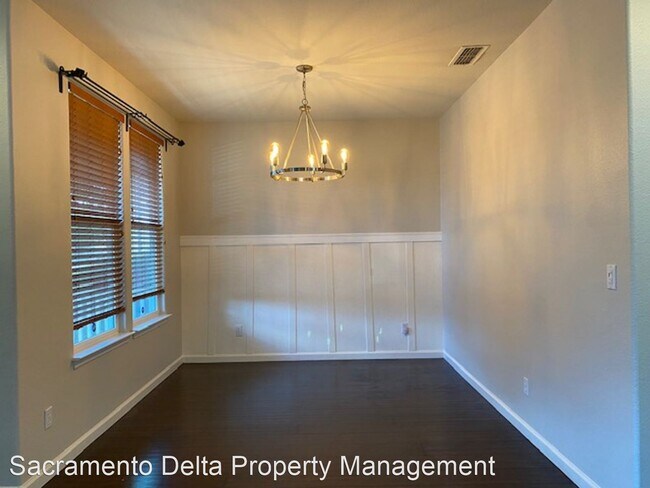 Building Photo - 3 br, 2.5 bath House - 3128 Village Plaza ...