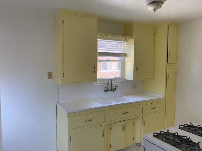 Building Photo - 3715 McLaughlin Ave