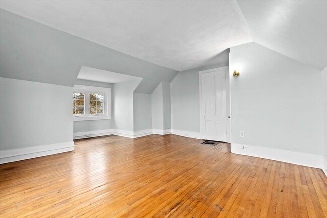 Building Photo - 23 Thorndike St