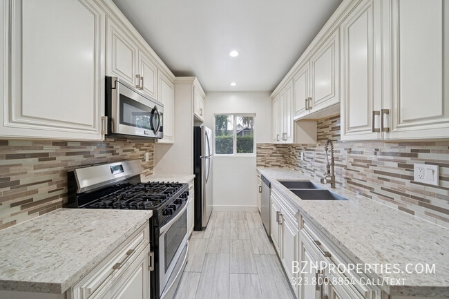 Foto del edificio - 7571 Willoughby Ave