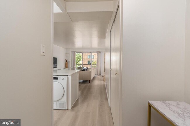 Foto del edificio - 730 24th St NW