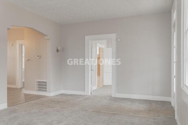 Building Photo - 107 Vonora Ave