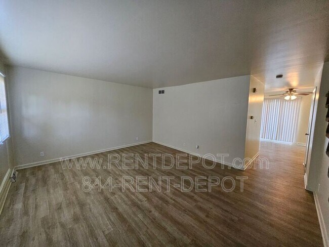 Foto del edificio - 7101 Pinehurst Dr