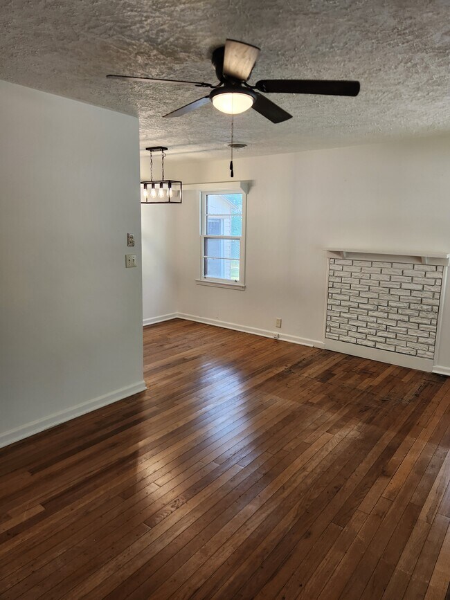Building Photo - 2209 Green Ave