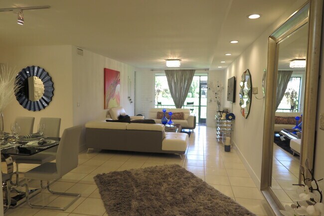Building Photo - 7875 La Mirada Dr