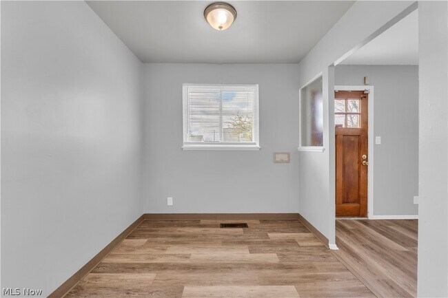 Foto del edificio - 17401 Wayne Dr