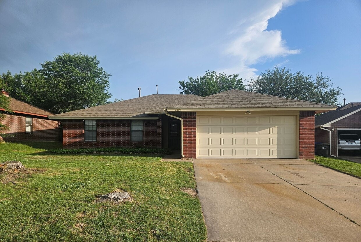 Primary Photo - (3) Bed/(2) Bath Available NOW! Pet Negoti...